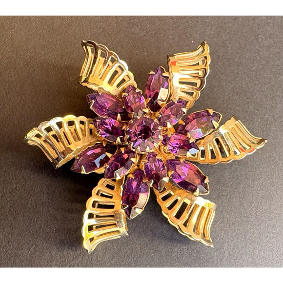 Vintage Kramer of NY Filigree Bow w/ Purple Rhinestones Brooch Gold Tone 2" - Picture 2 of 9